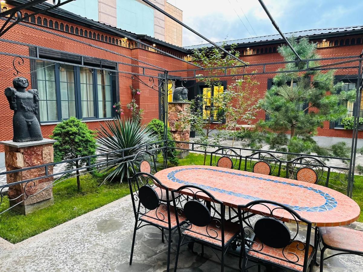 Aspar Boutique Hotel Yerevan Bagian luar foto